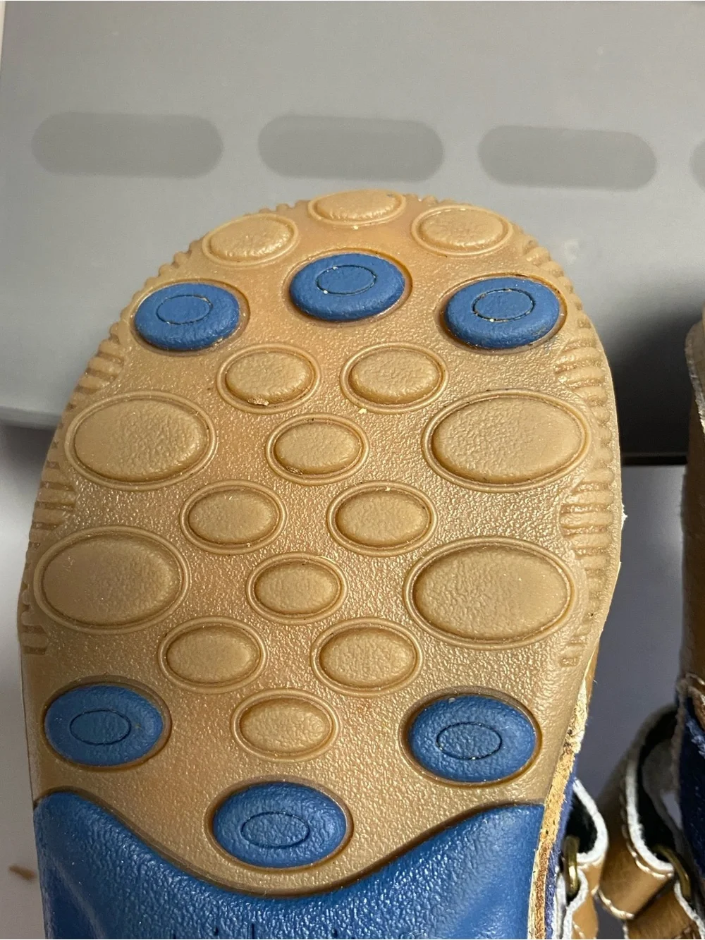 Stride Rite SRT Wes Leather Sneaker Taupe/Navy Boys Size 8.5M